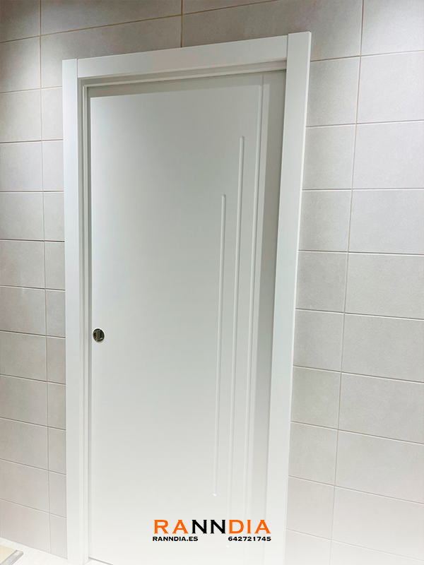 Puerta de interior modelo 10 en Estepona