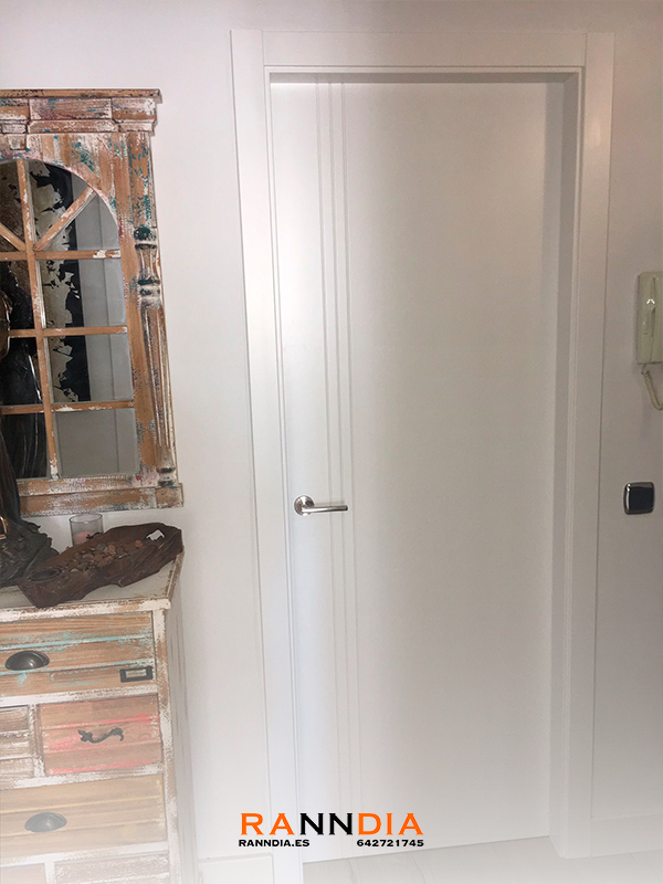 Puerta de interior modelo 13 en Estepona