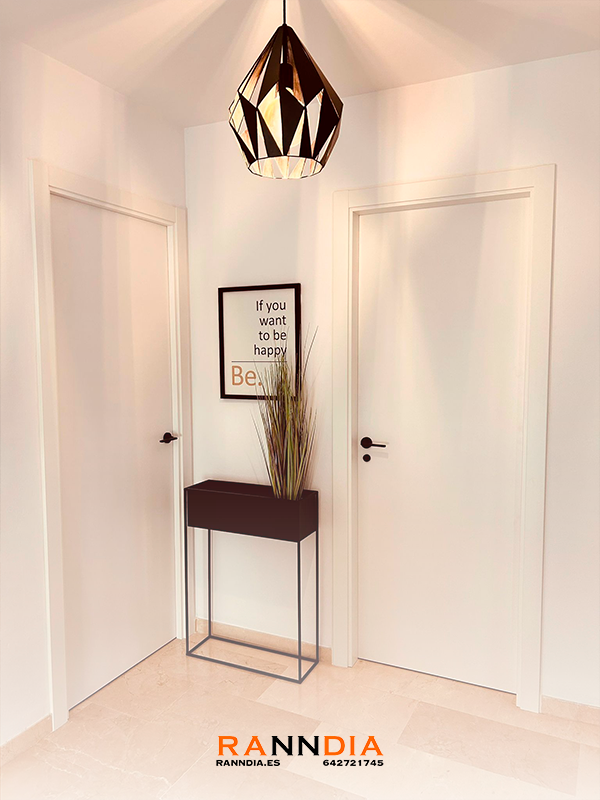 Puerta de interior modelo 14 en Estepona