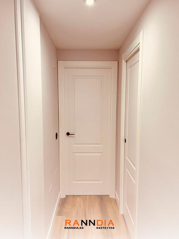 Puerta de interior modelo 15 en Estepona