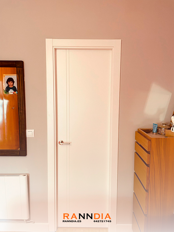 Puerta de interior modelo 9 en Estepona